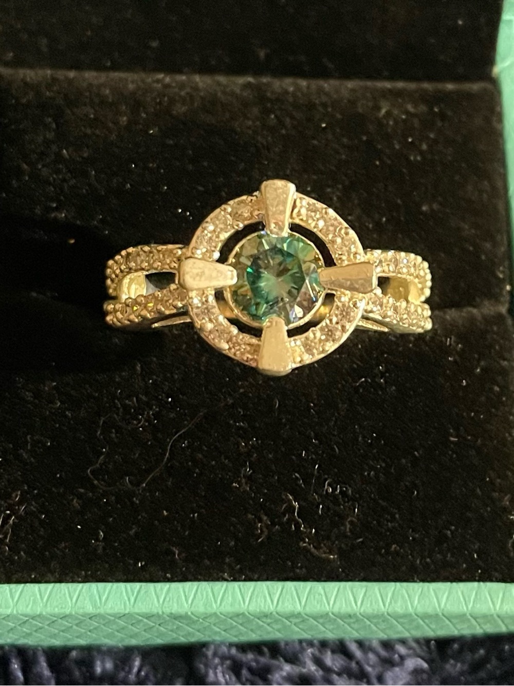 Unique Design Certified 2.58 Carat Green Diamond Ring